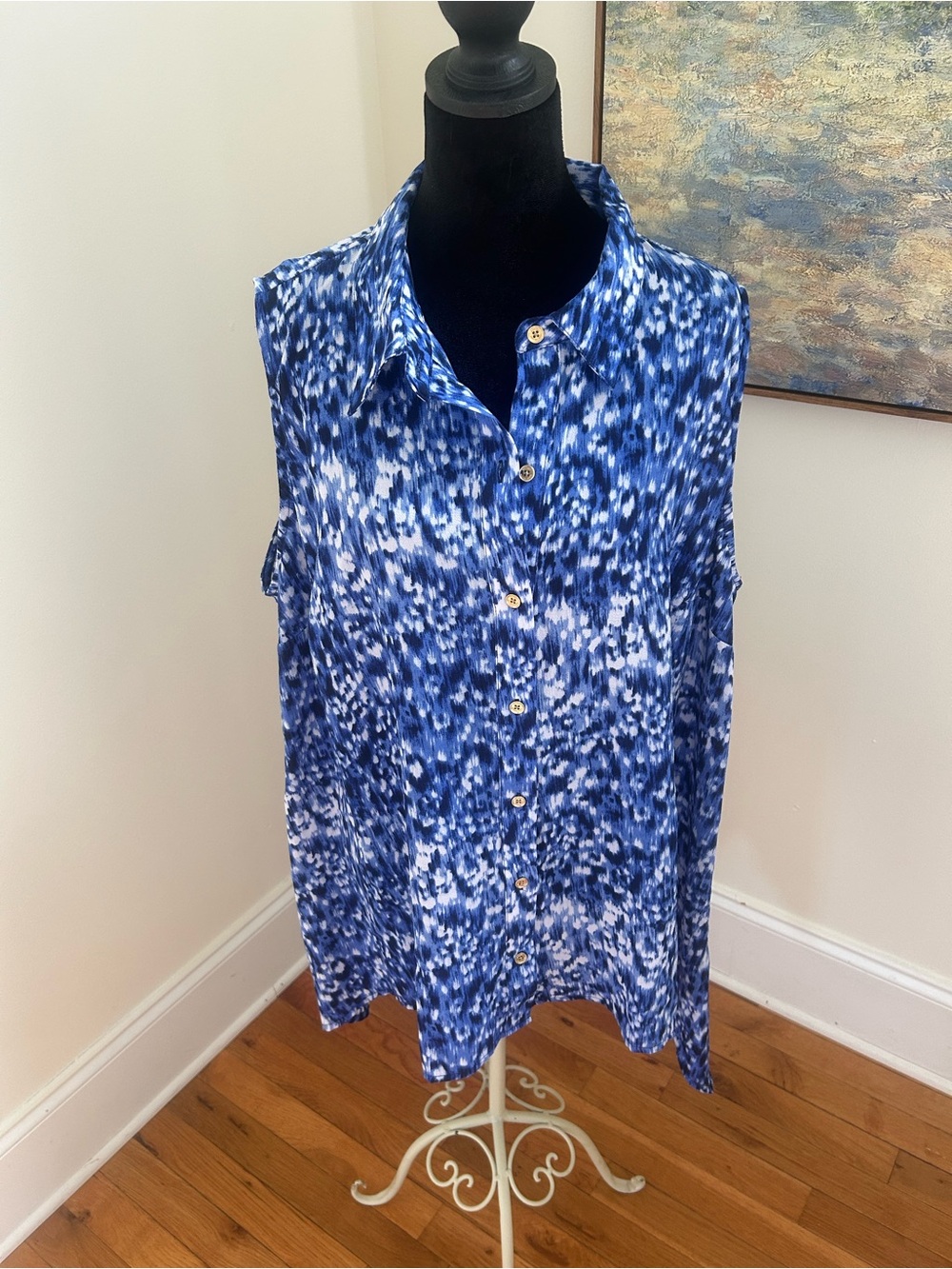 Michael Kors Womans Plus Size 2X Blue Print Sleeveless Handkerchief Hem Blouse